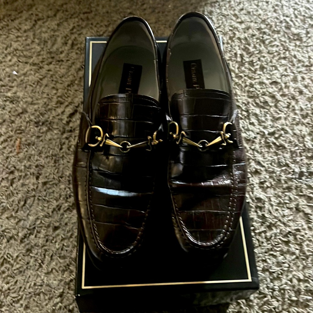 Nice Cesare Paciotti. Nice and beautiful. Normal wear.